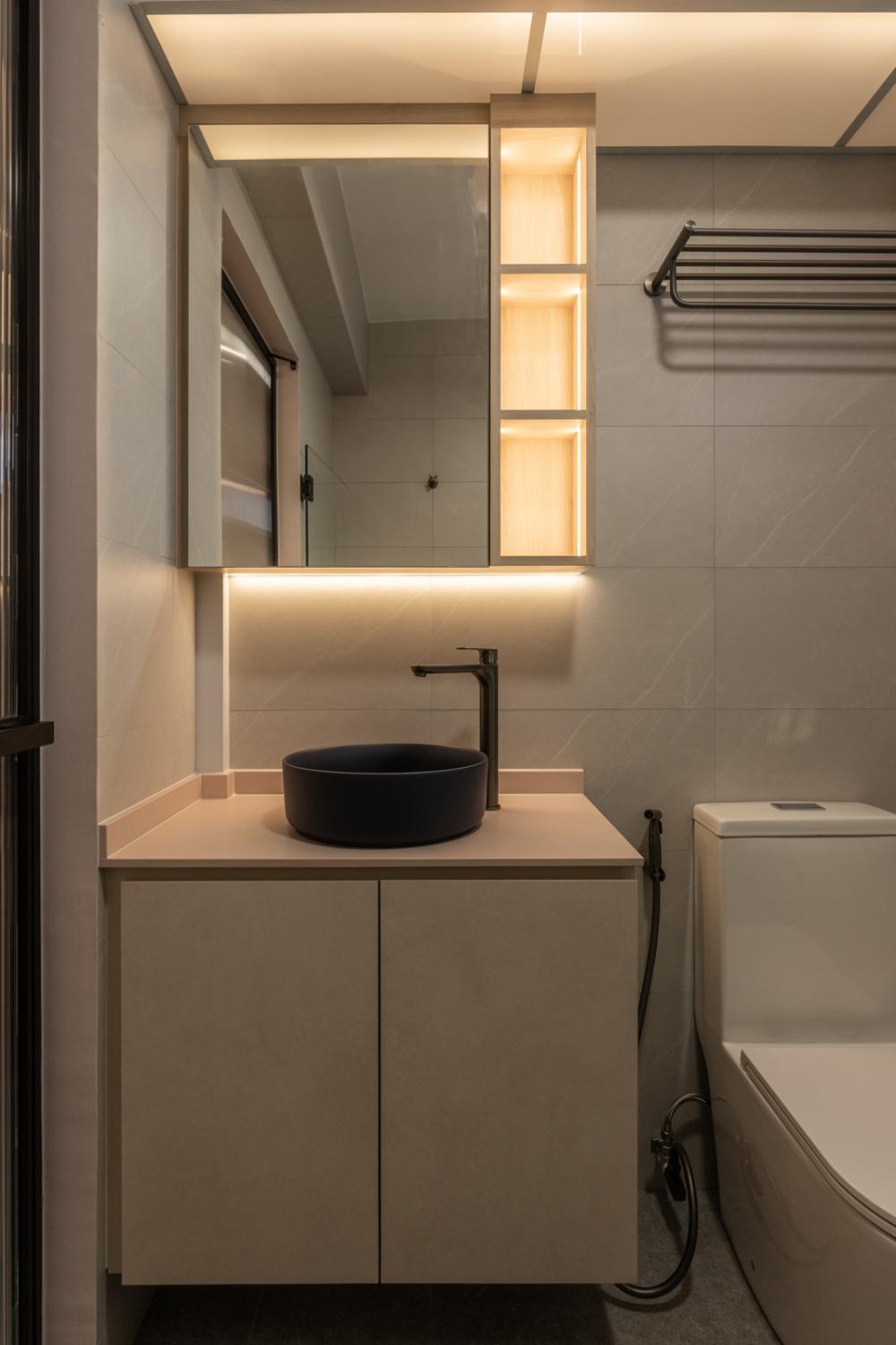 Contemporary Bathroom with Homogeneous Tiles and Mirror