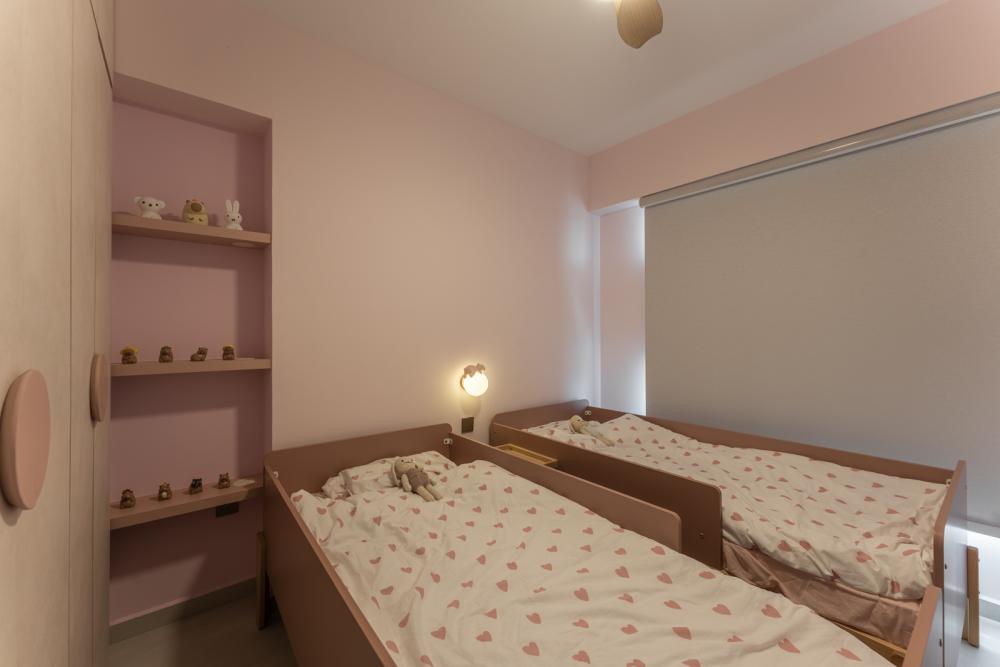 Contemporary Bedroom with Bookshelf and Homogeneous Tiles