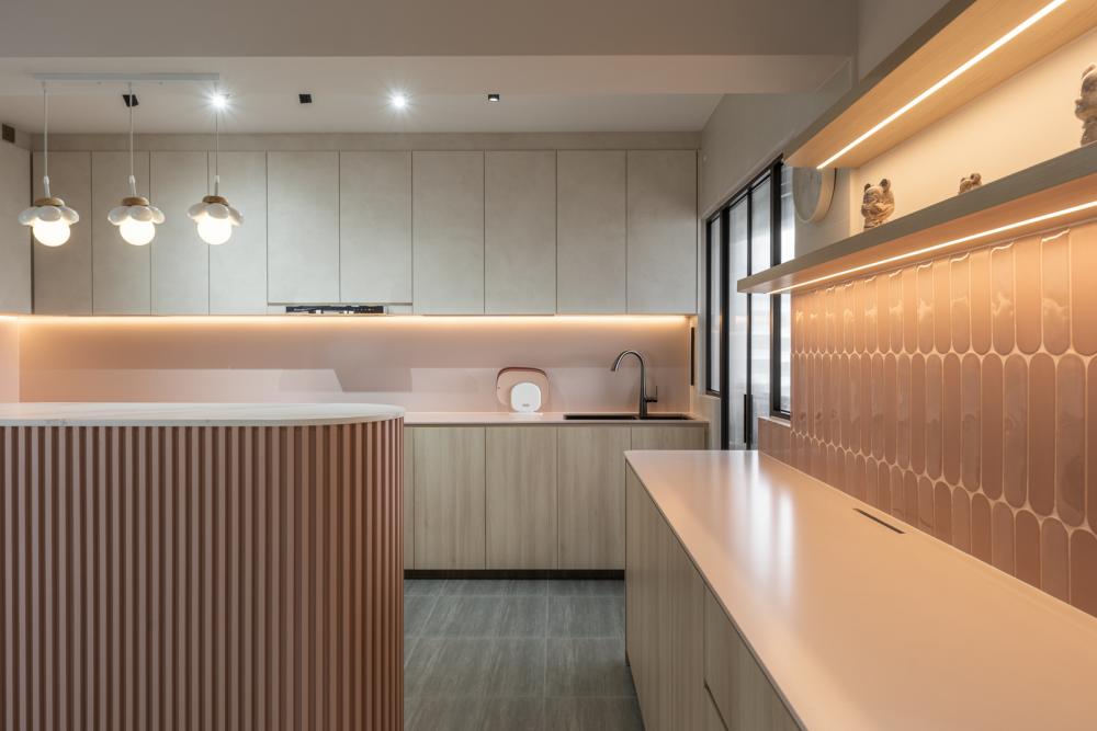 Contemporary Kitchen with Countertop and Homogeneous Tiles