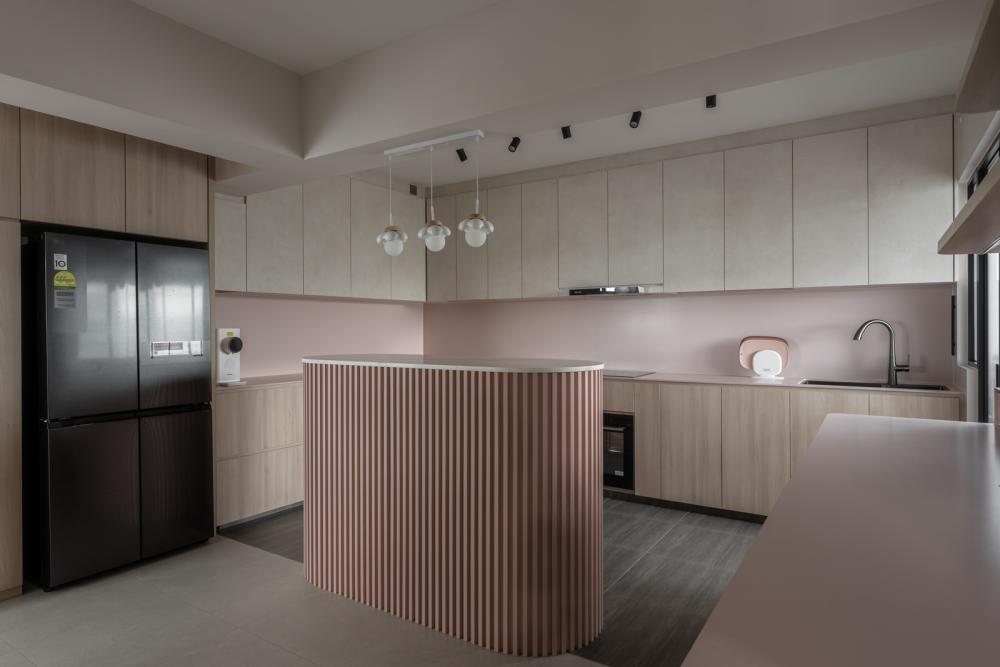 Contemporary Kitchen with Homogeneous Tiles and Open Kitchen
