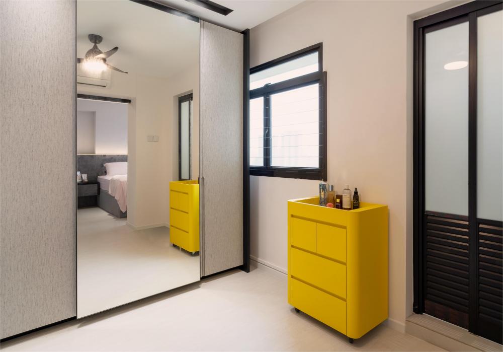 Contemporary Walk-in Wardrobe with Mirror and Wardrobe