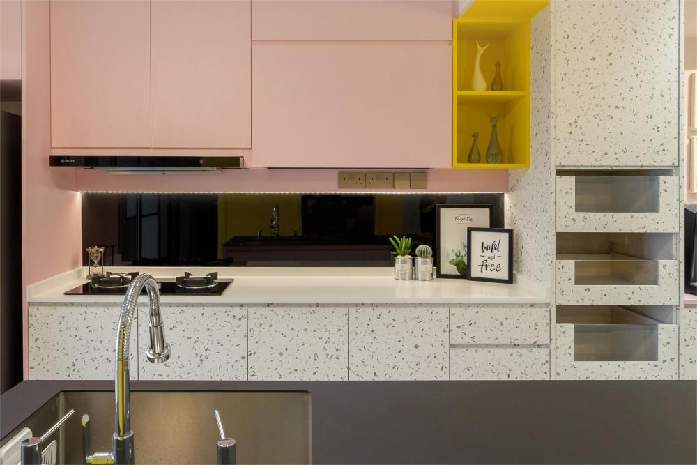 Contemporary Kitchen with Countertop and Open Kitchen