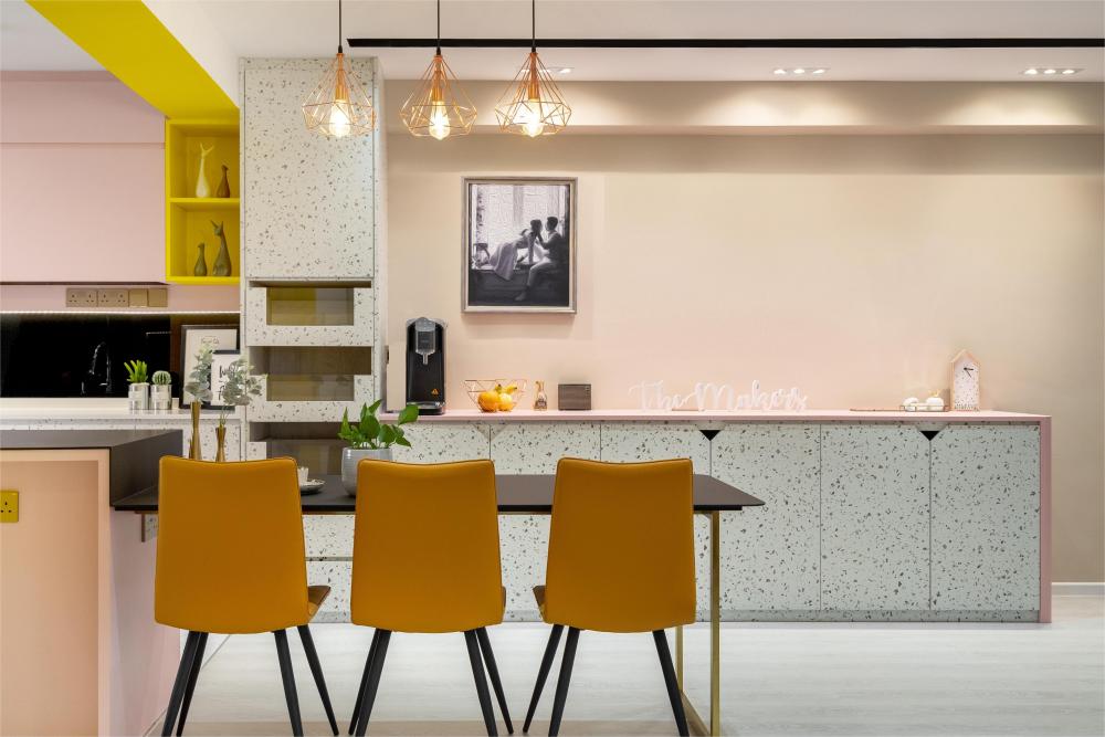 Contemporary Dining Room with Dining Table and Dining Chairs