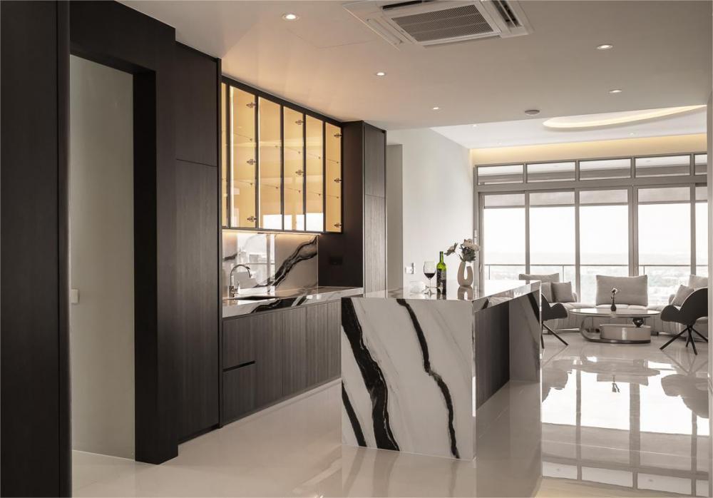 Modern Home Bar with Countertop and Bar Counter