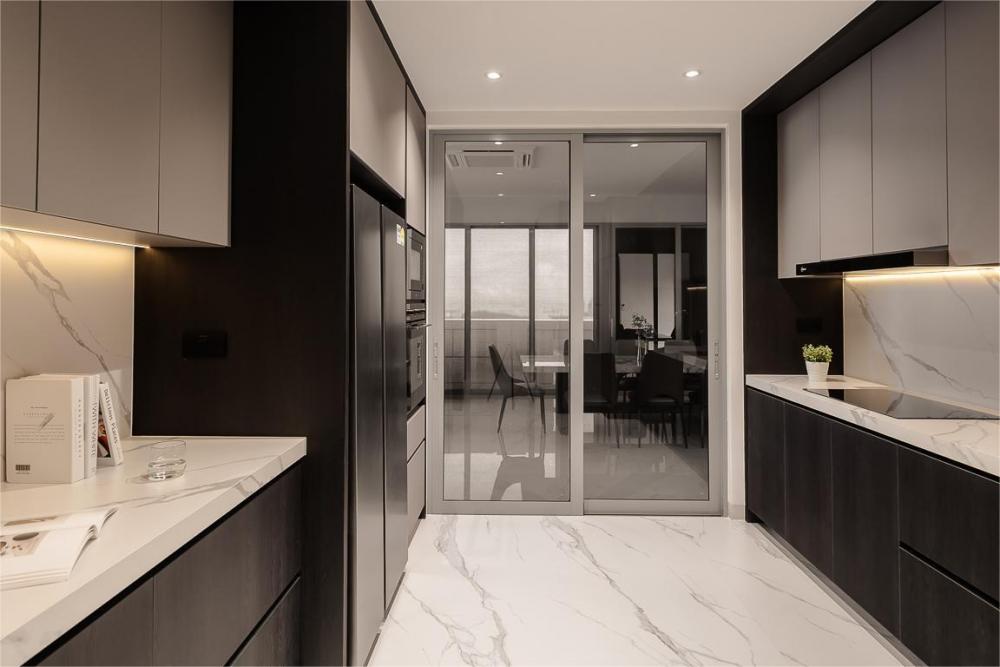Modern Kitchen with Kitchen Accessories and Kitchen Cabinets