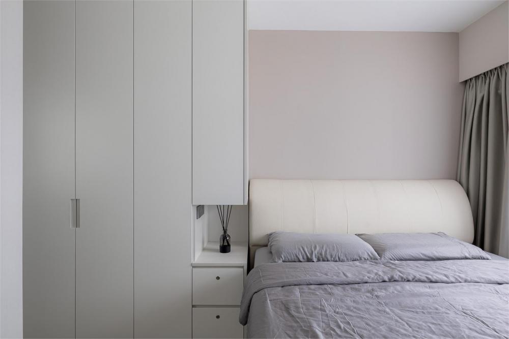 Modern Bedroom with Wardrobe and Bed