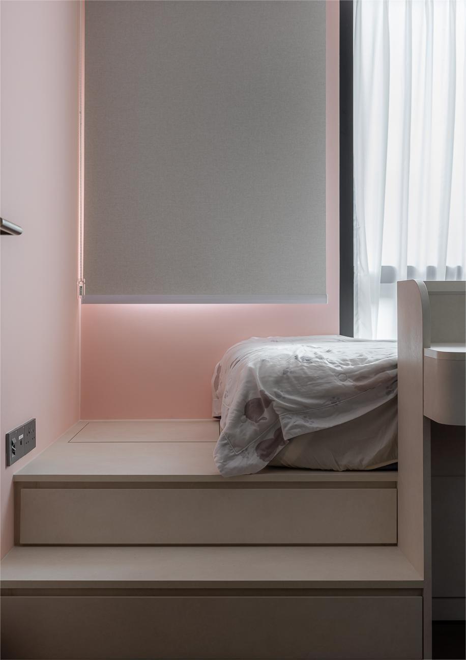 Modern Bedroom with Small Storage and Bed