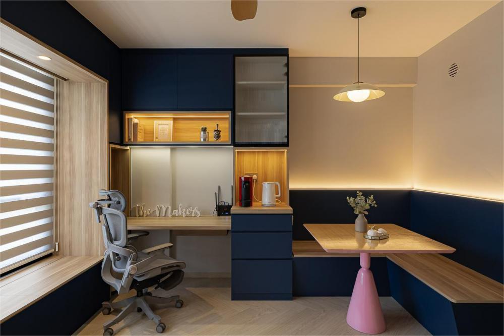 Modern Dining Room with Dining Table and Dining Chairs