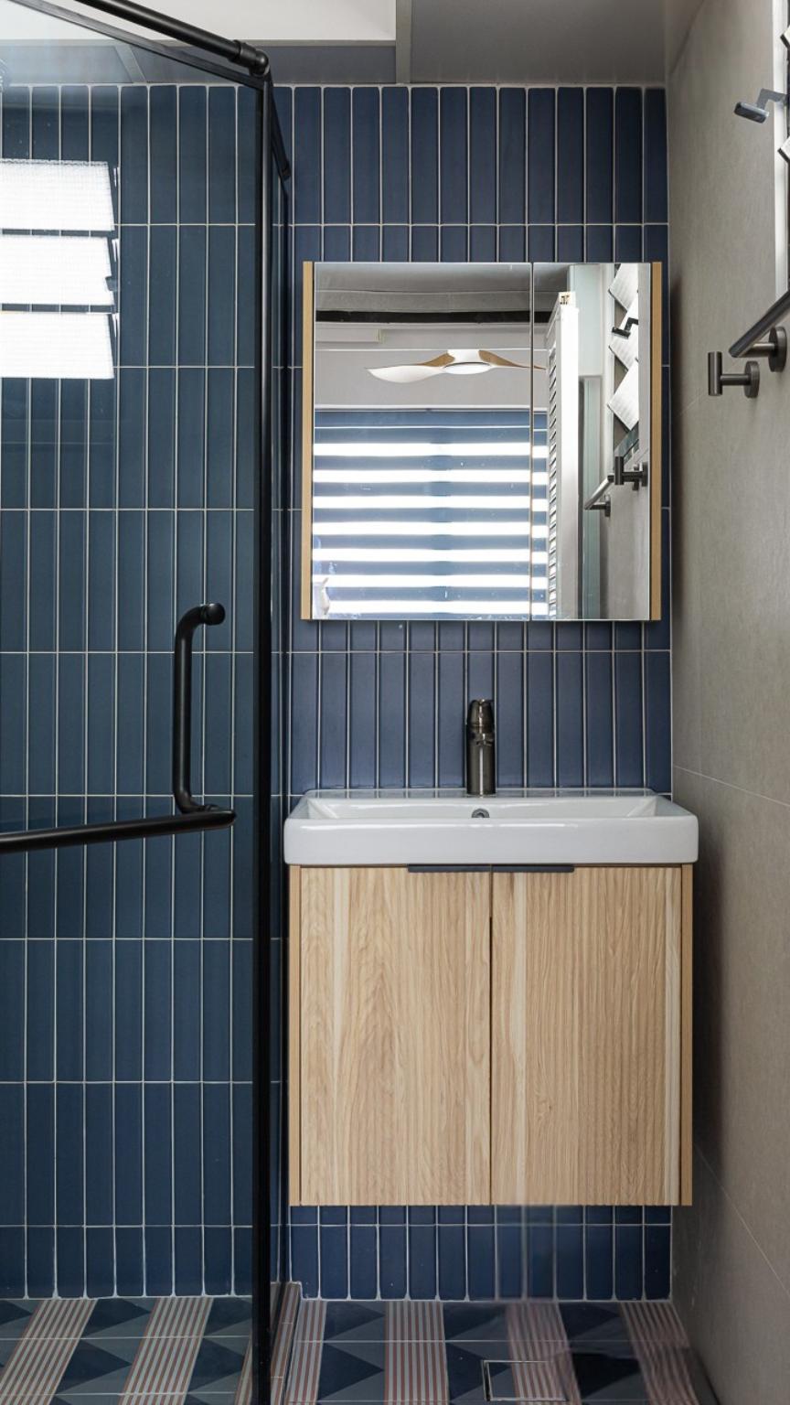Modern Bathroom with Mirror and Bathroom Storage