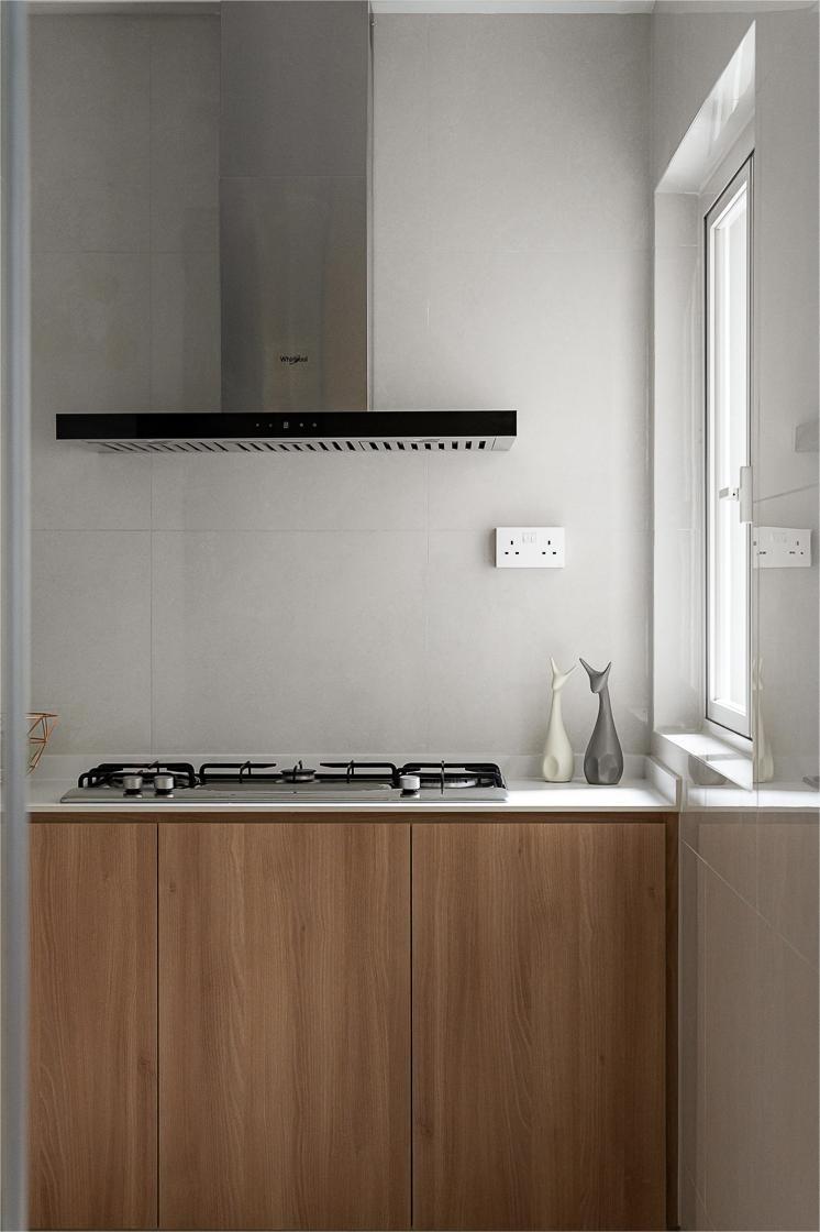 Minimalist Kitchen with Kitchen Accessories and Kitchen Cabinets