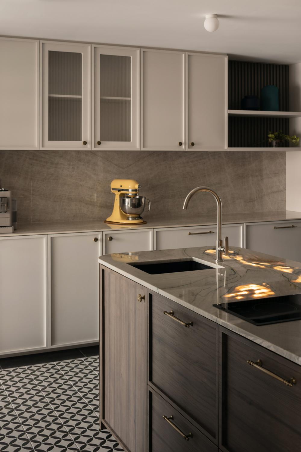 Modern Kitchen with Countertop and Kitchen Island