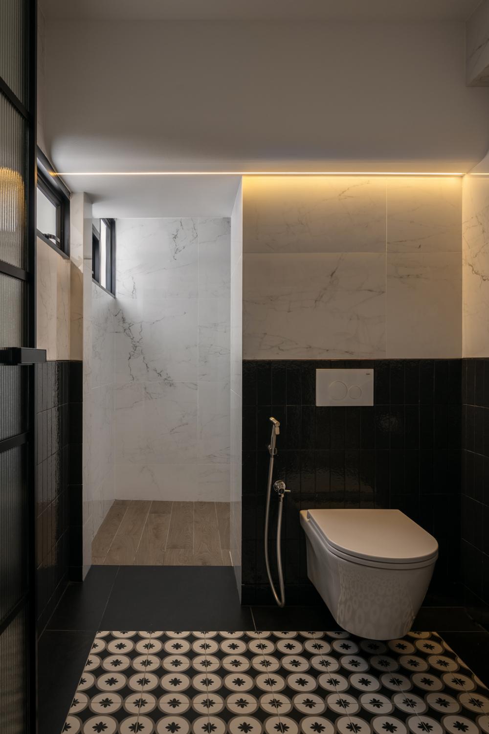 Modern Bathroom with Homogeneous Tiles and Wood Flooring