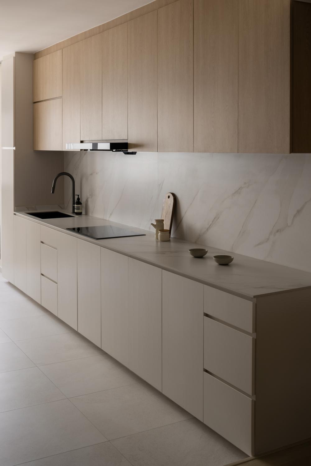 Minimalist Kitchen with Countertop and Homogeneous Tiles