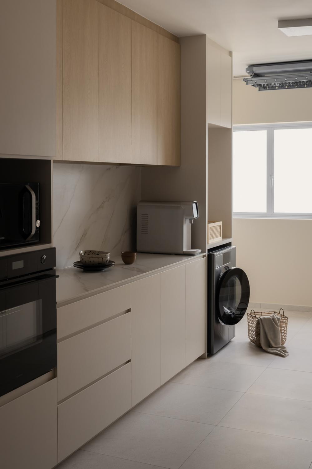 Minimalist Kitchen with Countertop and Homogeneous Tiles