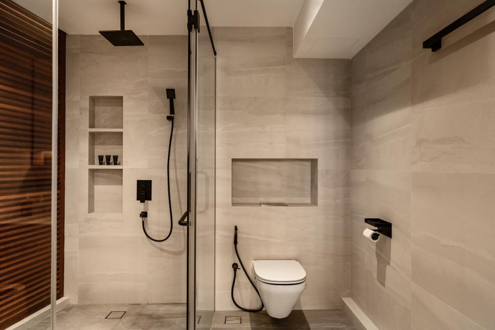 Vintage Bathroom with Homogeneous Tiles and Shower Screen