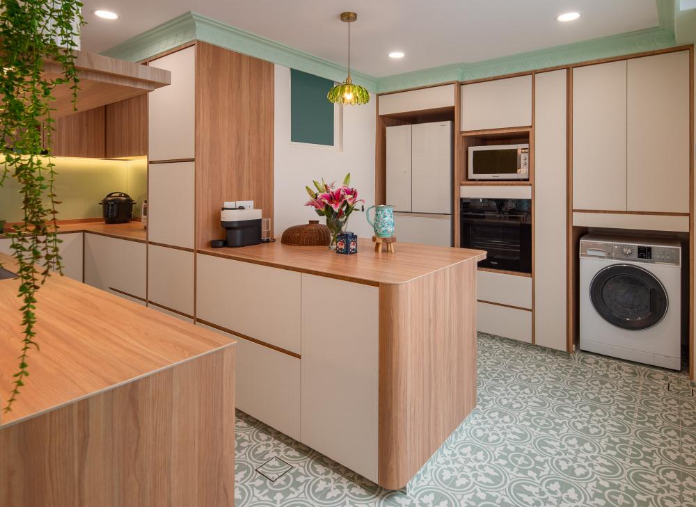 Eclectic Kitchen with Countertop and Homogeneous Tiles
