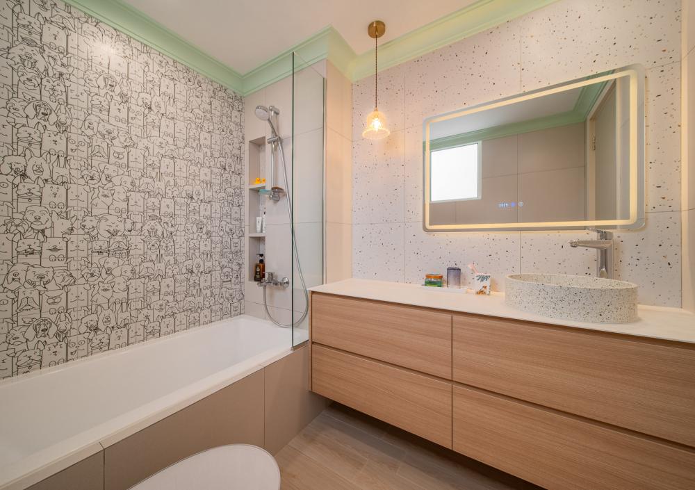 Eclectic Bathroom with Countertop and Homogeneous Tiles
