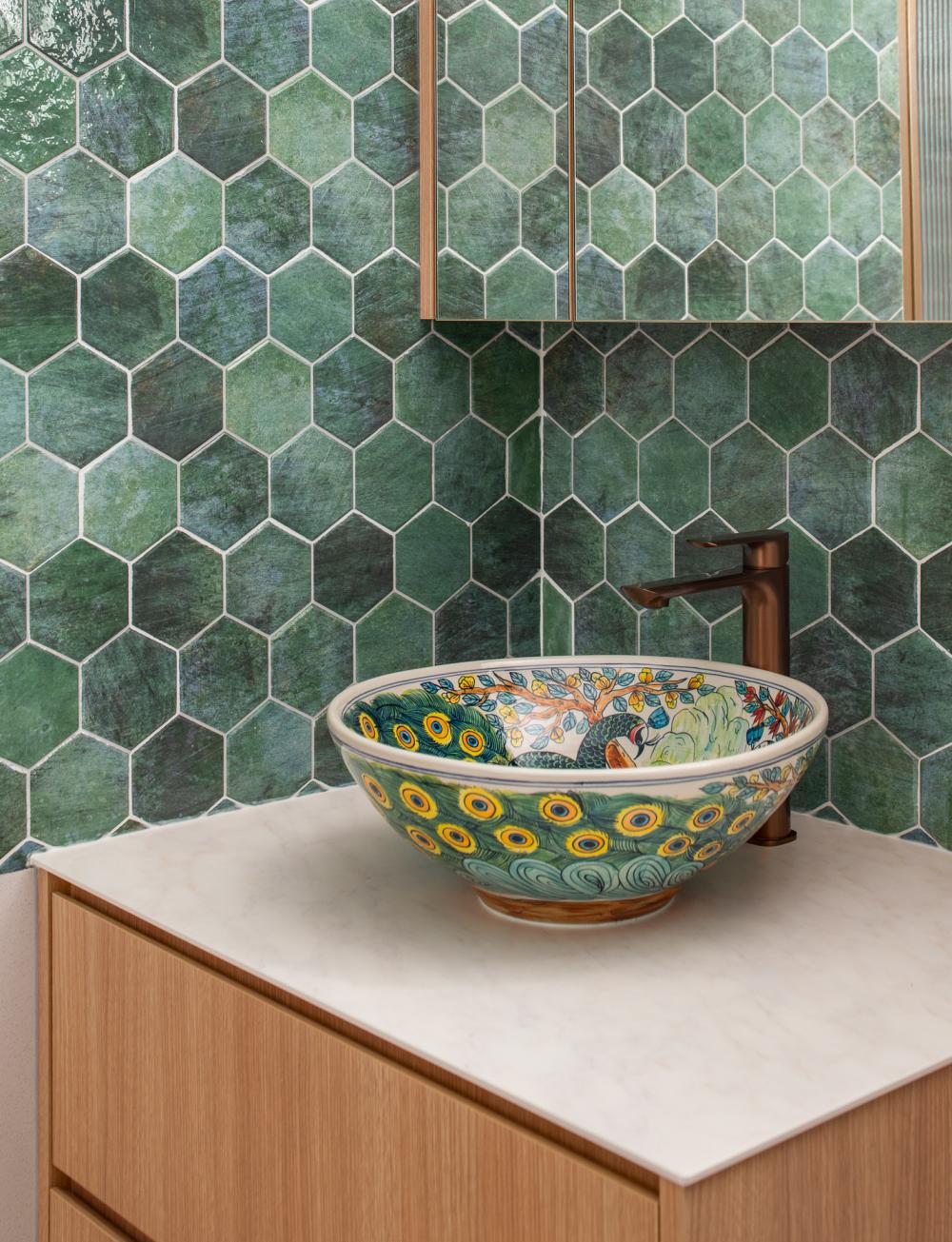 Eclectic Bathroom with Countertop and Homogeneous Tiles