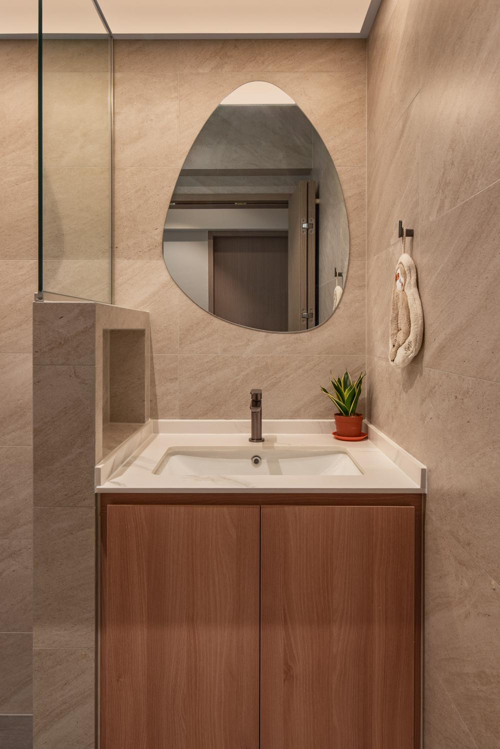 Minimalist Bathroom with Countertop and Homogeneous Tiles