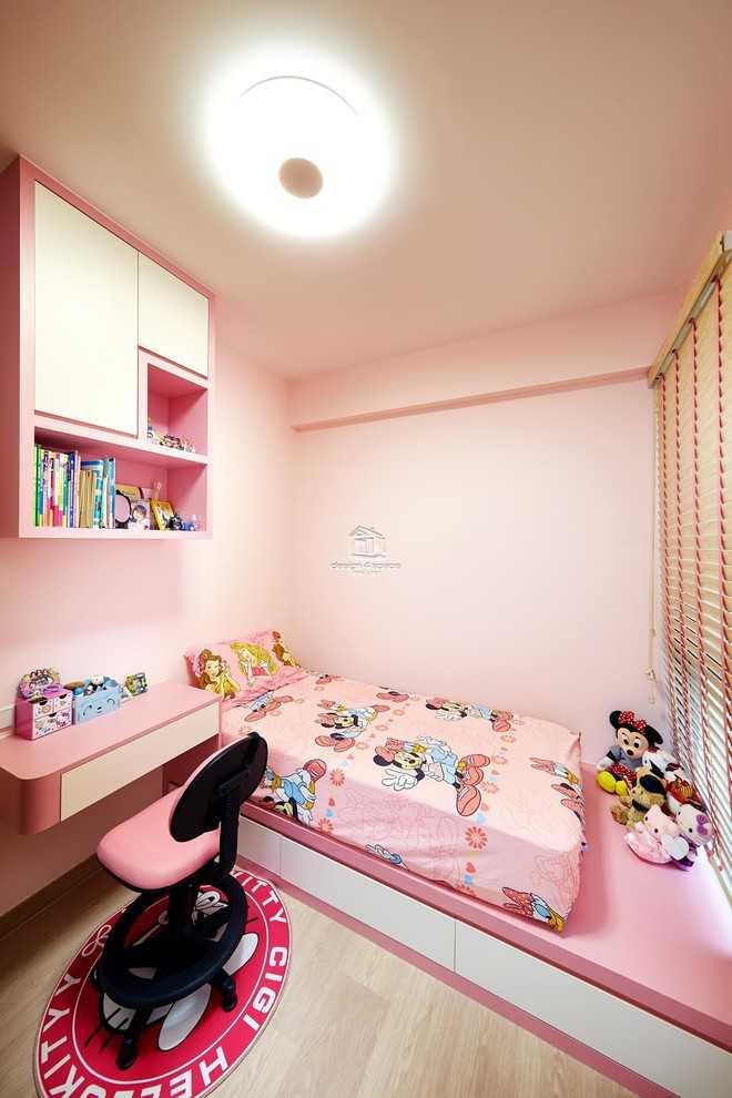 Contemporary Bedroom with Vinyl Flooring and Wardrobe