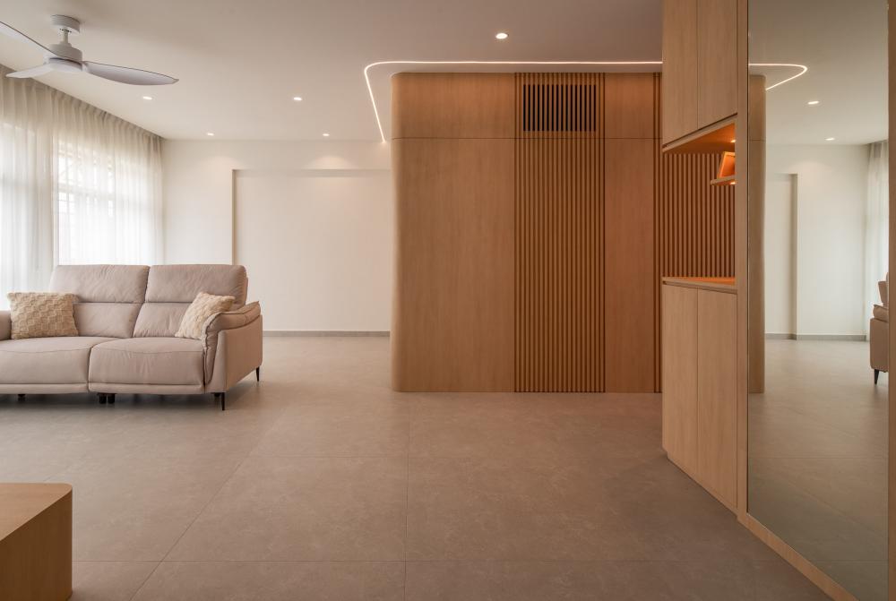 Scandinavian Hallway with Homogeneous Tiles and Feature Wall