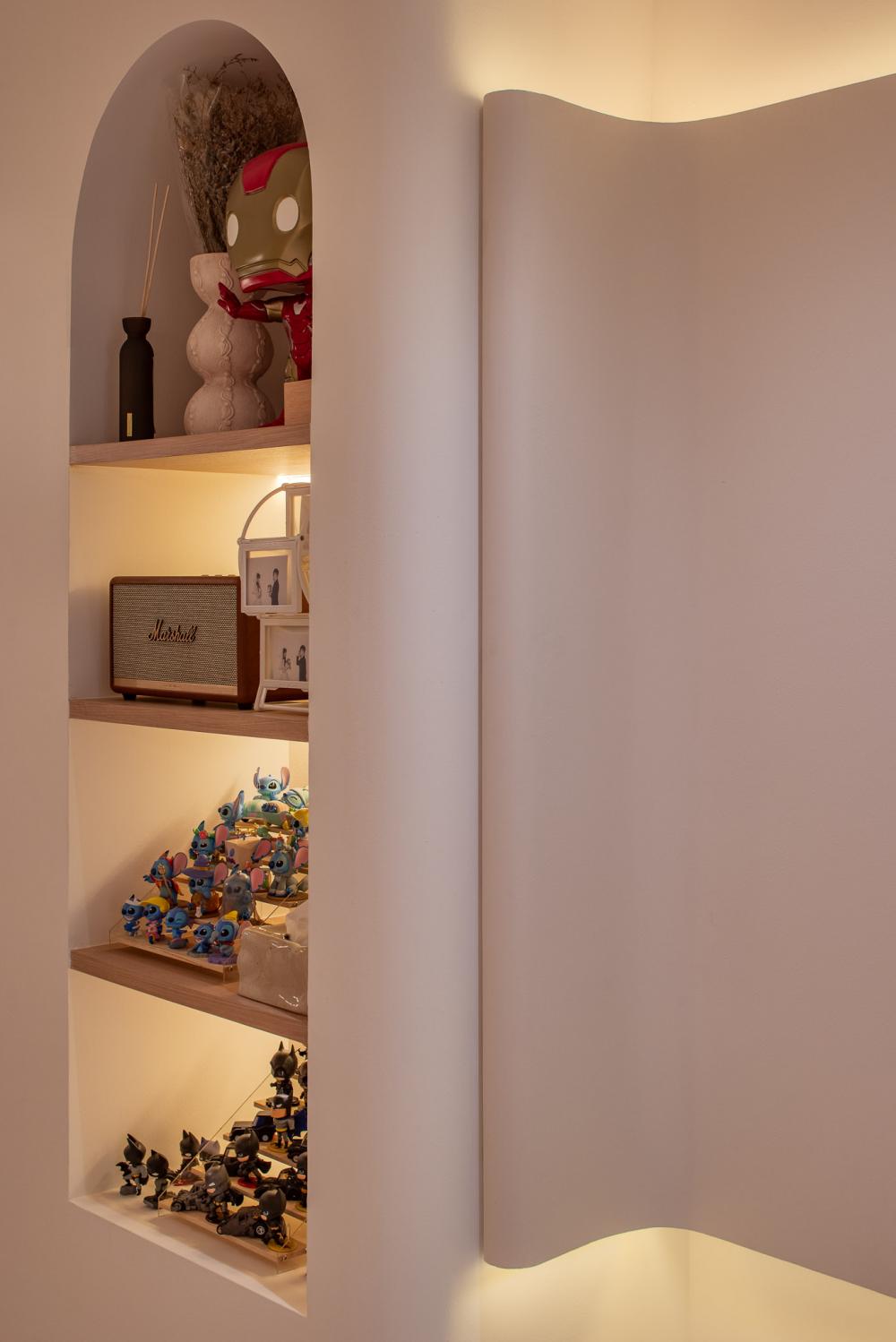 Minimalist Living Room with Bookshelf and Feature Wall