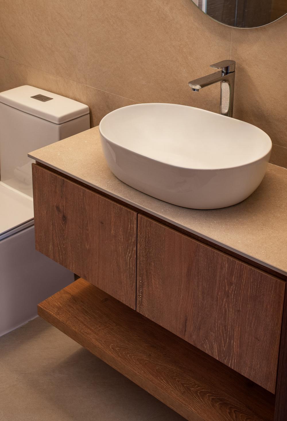 Contemporary Bathroom with Countertop and Homogeneous Tiles