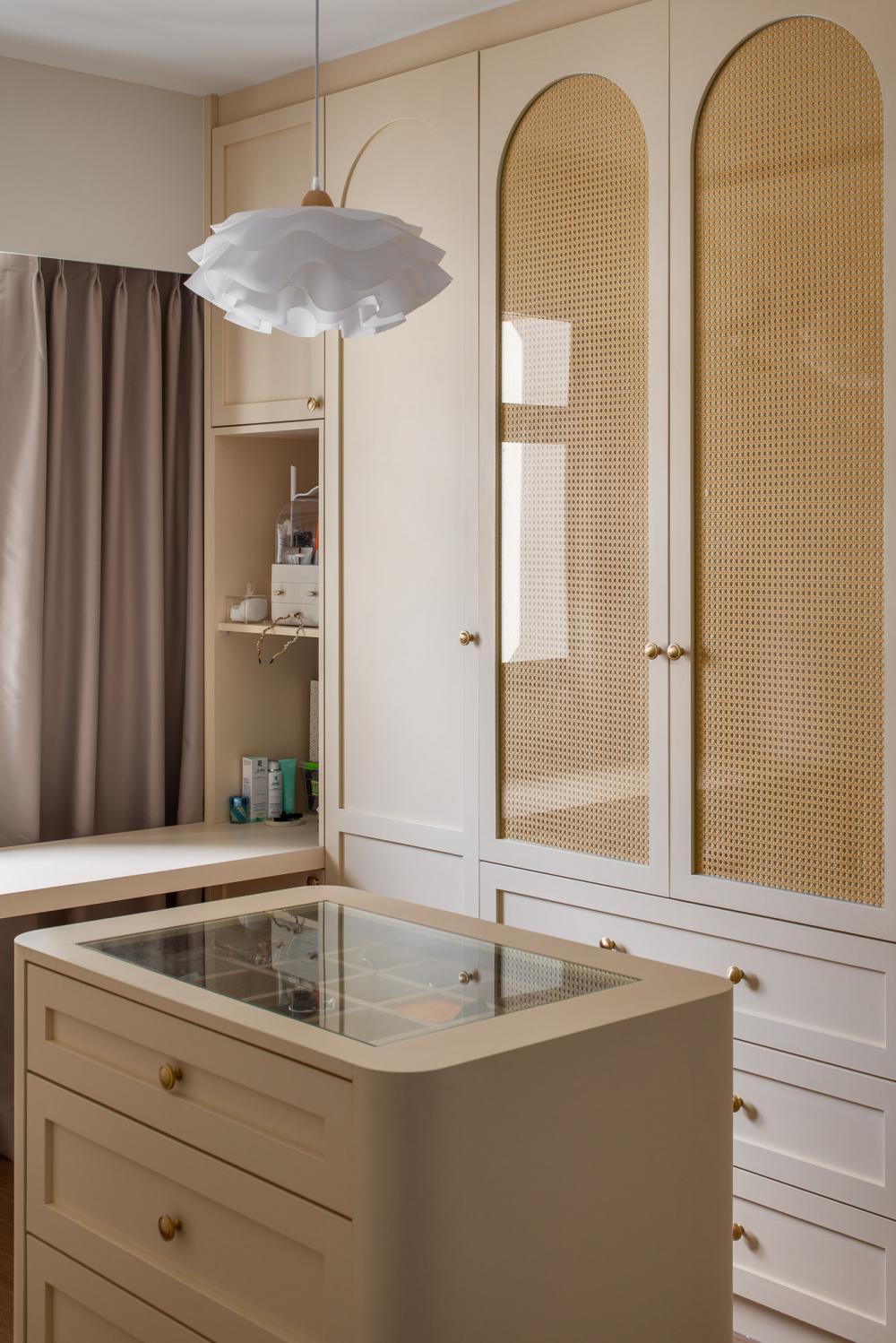 Contemporary Bedroom with Vinyl Flooring and Wardrobe