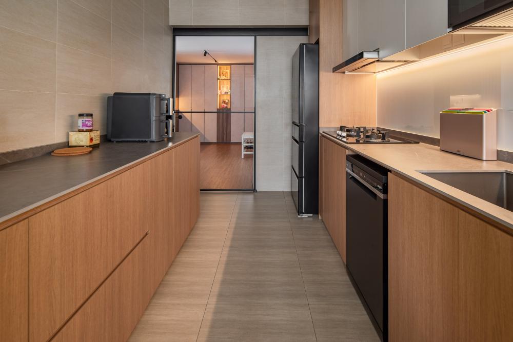 Contemporary Kitchen with Countertop and Homogeneous Tiles