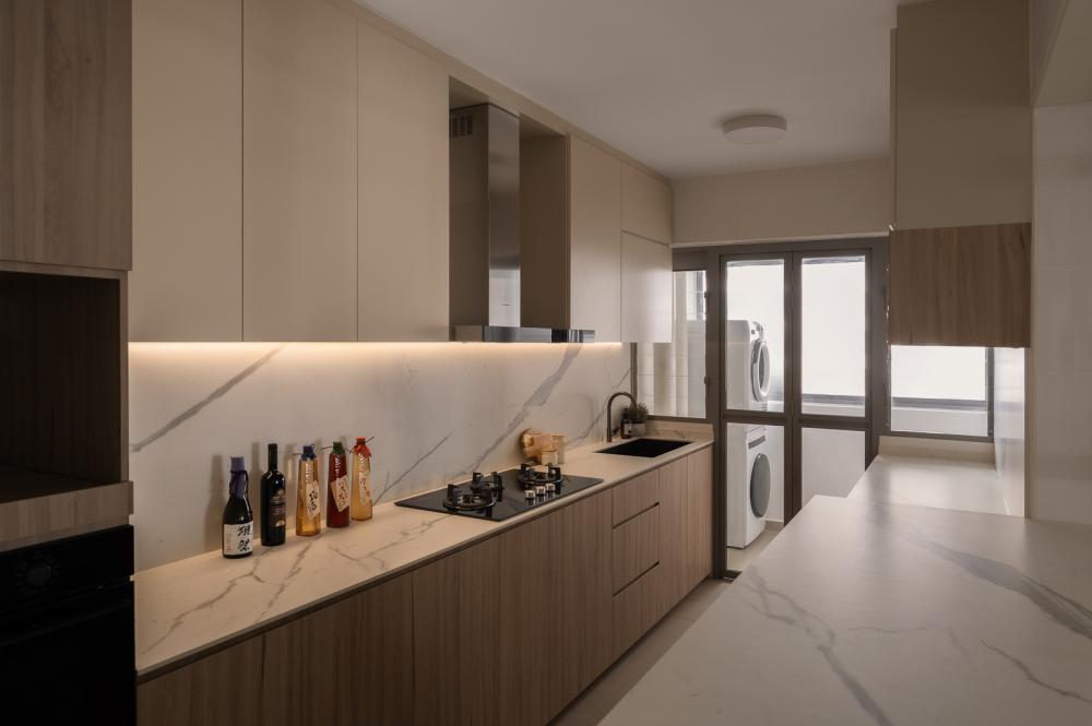 Contemporary Kitchen with Countertop and Homogeneous Tiles