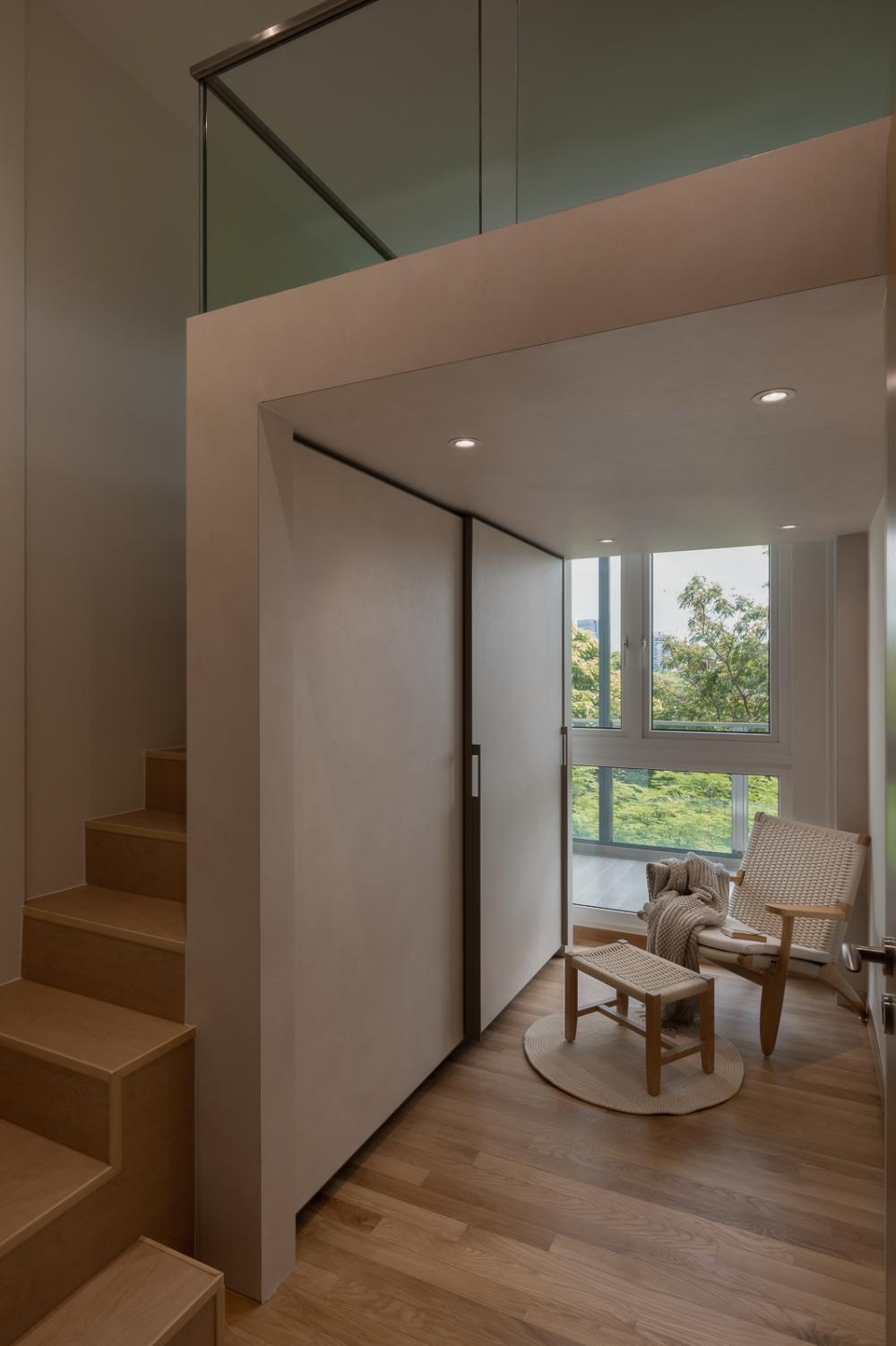 Asian Bedroom with Vinyl Flooring and Parquet Floor