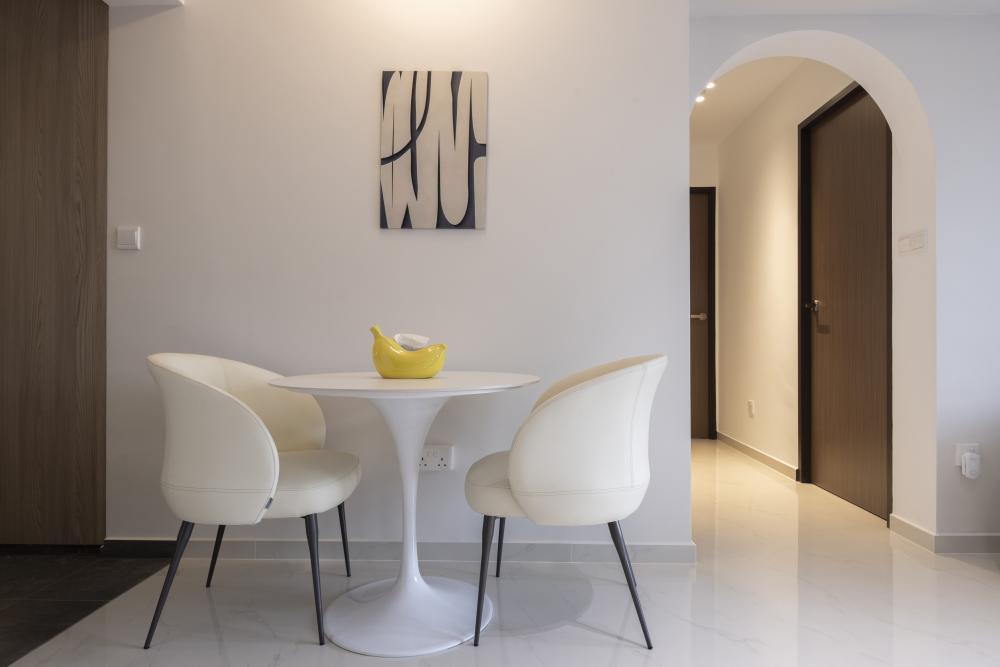 Contemporary Dining Room with Dining Table and Dining Chairs