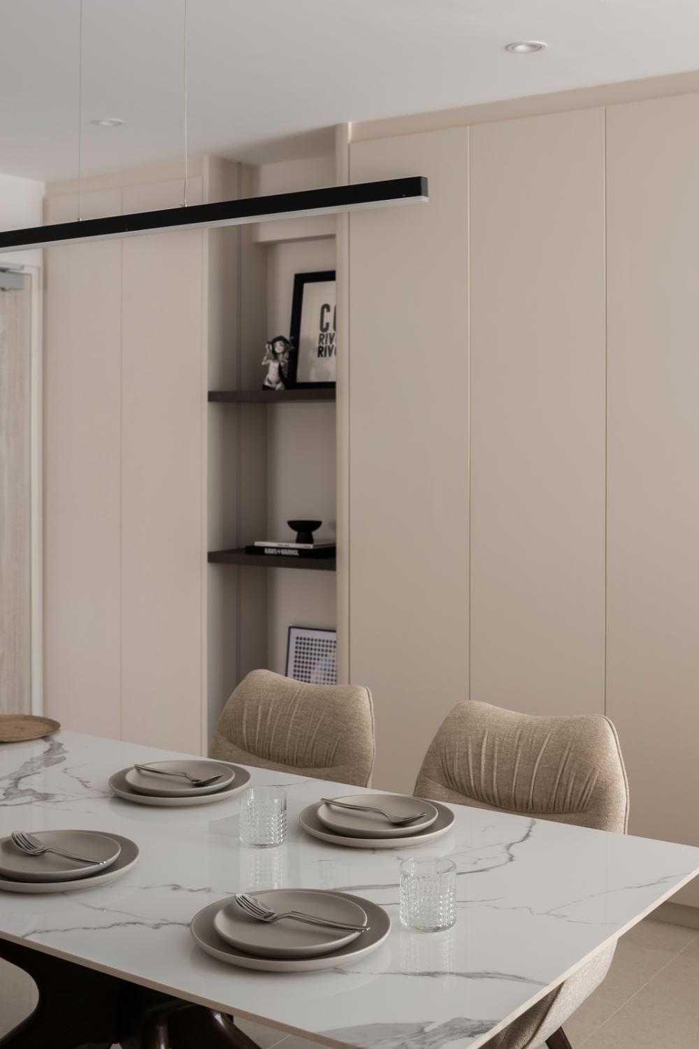 Contemporary Dining Room with Dining Table and Dining Chairs