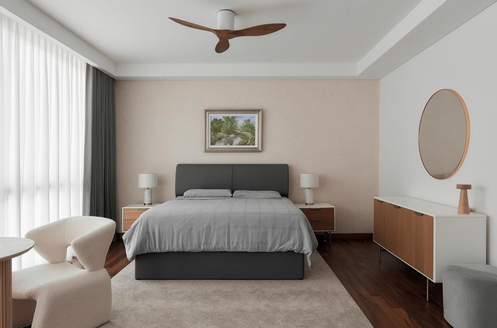Modern Bedroom with Mirror and Carpet