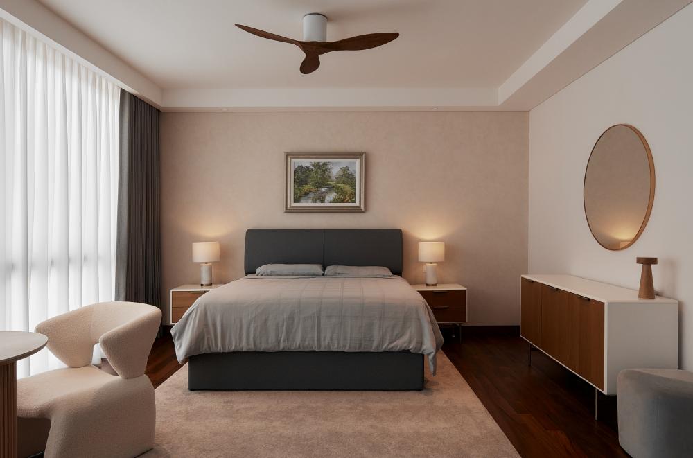 Modern Bedroom with Carpet and Queen Bed
