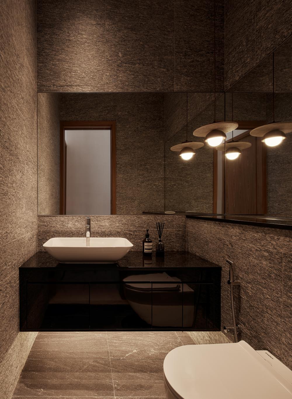Modern Bathroom with Mirror and Bathroom Storage