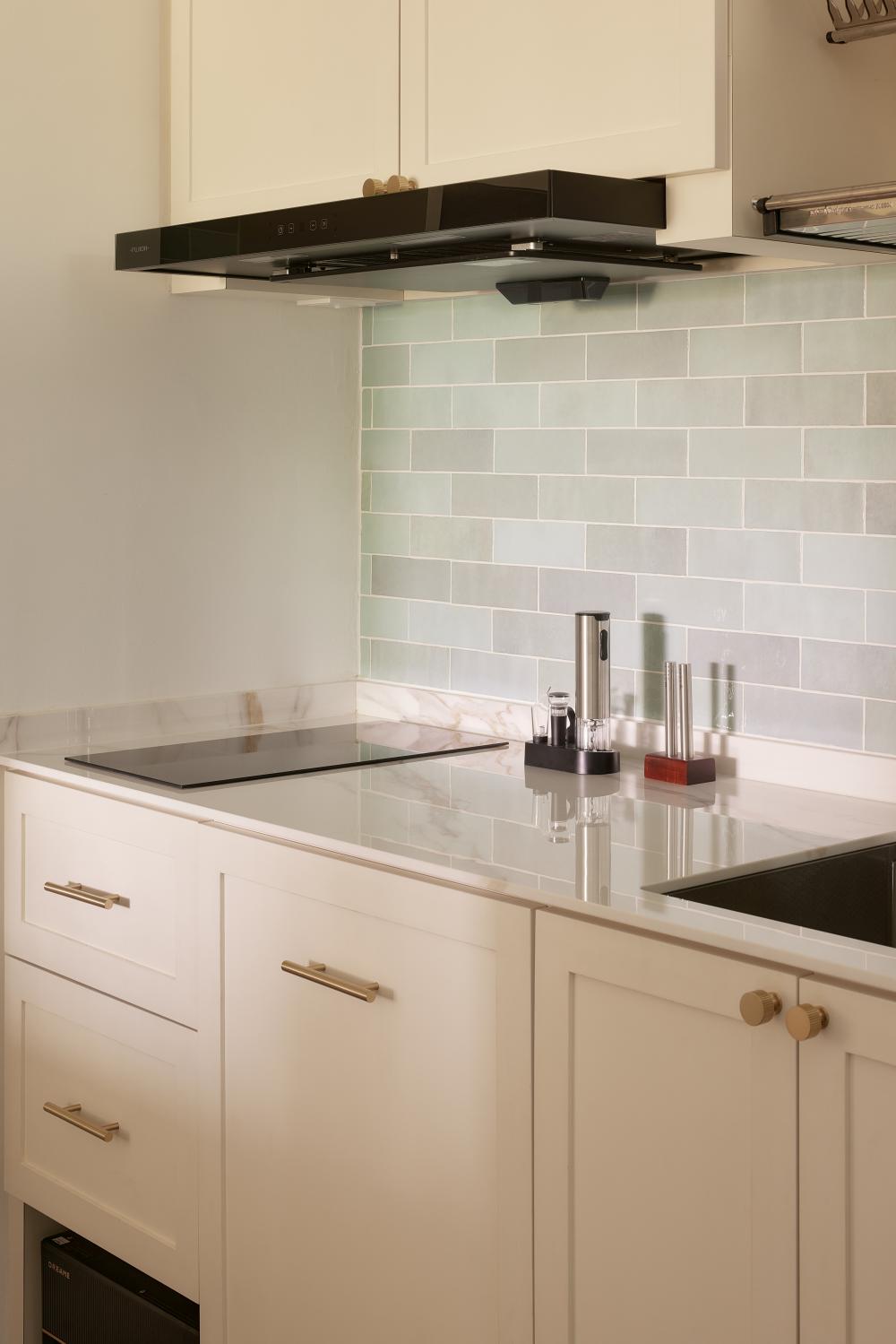 Asian Kitchen with Kitchen Backsplash and Kitchen Tap