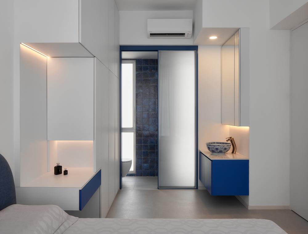 Modern Bedroom with Wardrobe and Queen Bed