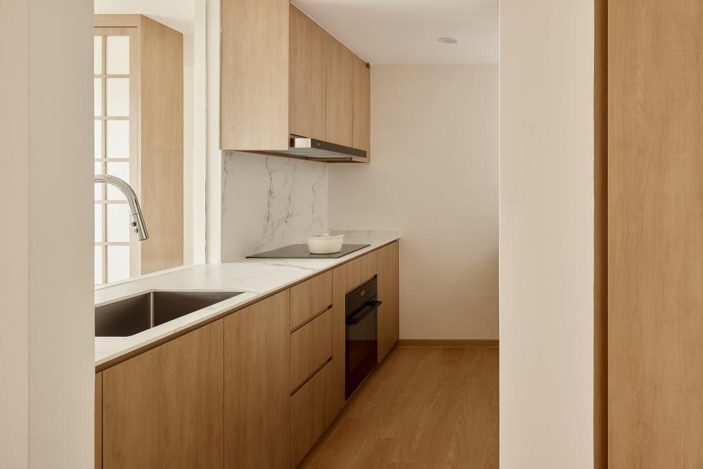 Asian Kitchen with Wood Flooring and Kitchen Backsplash