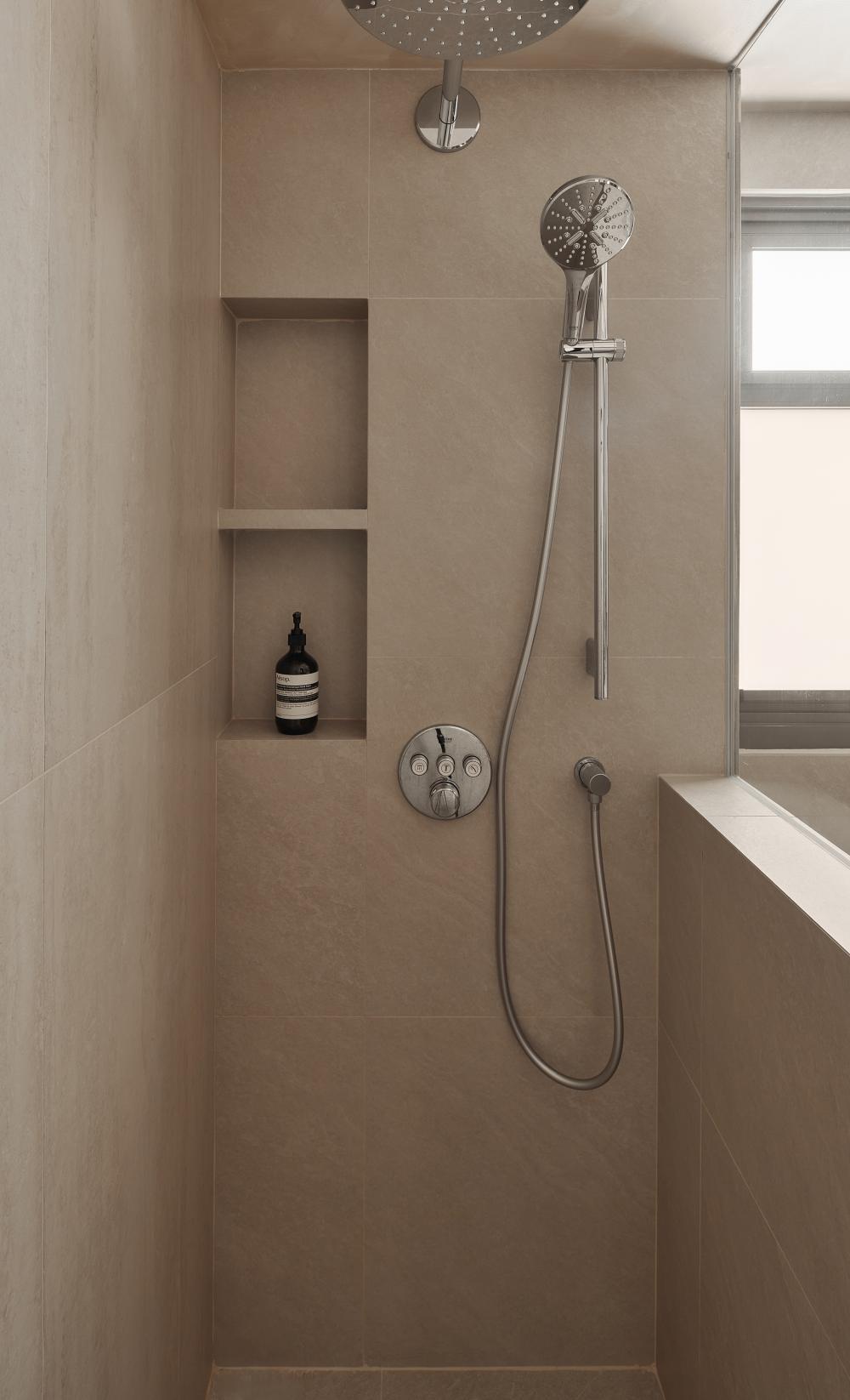 Scandinavian Bathroom with Mirror and Bathroom Storage