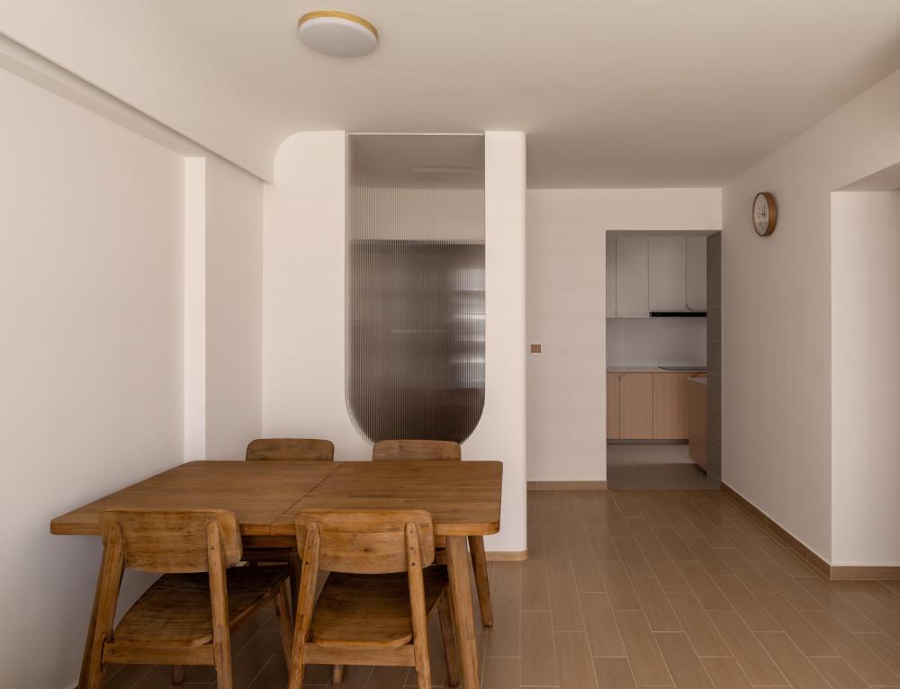 Scandinavian Dining Room with Dining Table and Dining Chairs