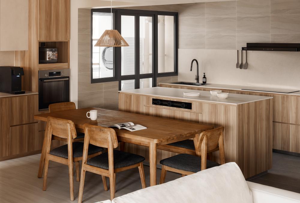 Modern Kitchen with Wood Flooring and Breakfast Counter