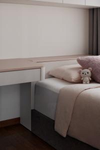 Modern Bedroom at Parc Clematis