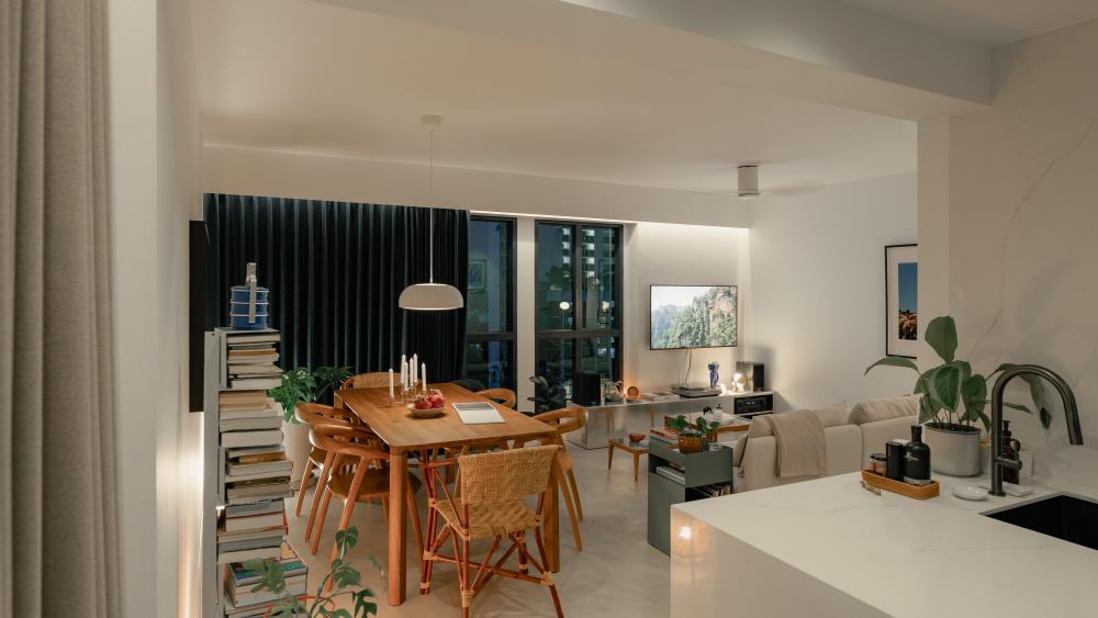 Modern Dining Room with Dining Table and Dining Chairs