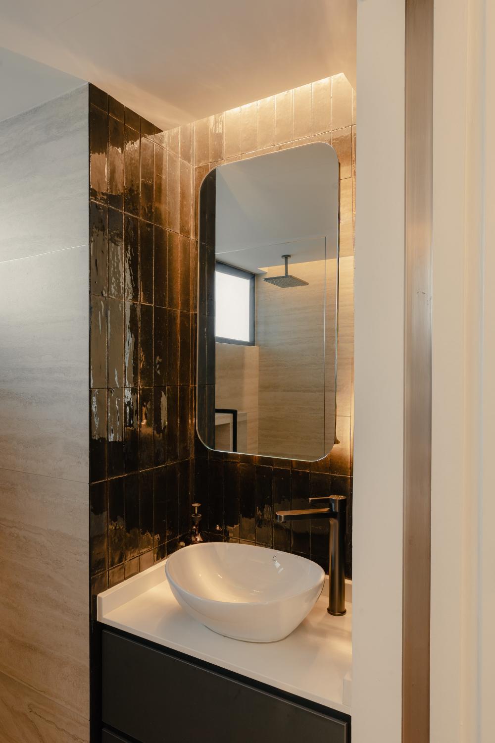 Modern Bathroom with Homogeneous Tiles and Mirror