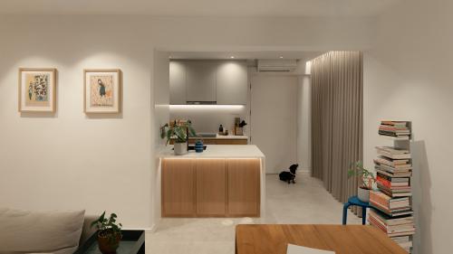 Modern Resale 4-Room HDB by Majestic Construction Engrg