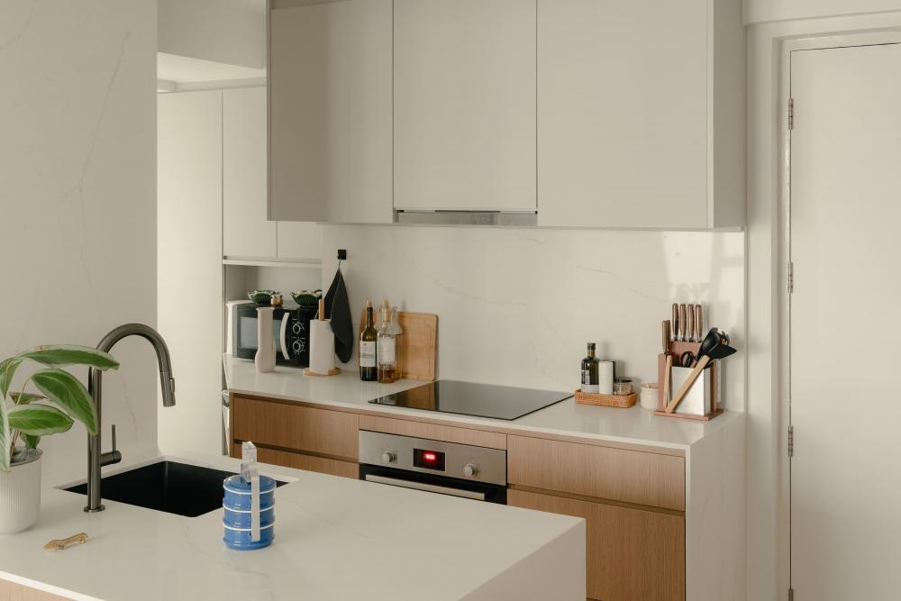 Modern Kitchen with Countertop and Kitchen Island