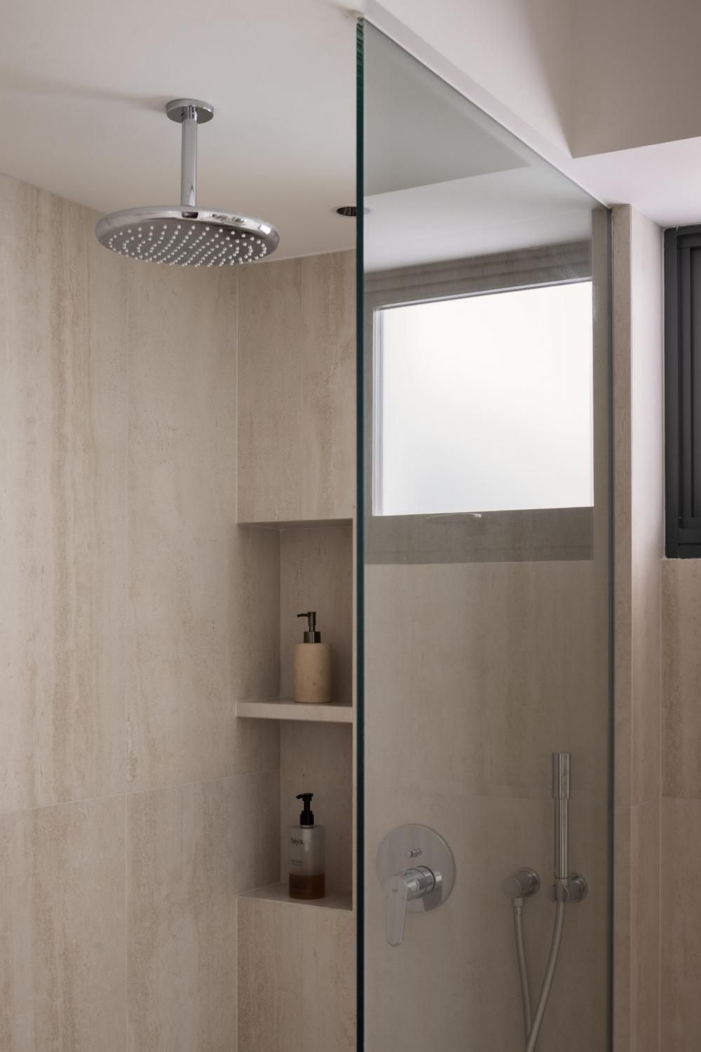 Contemporary Bathroom with Shower Screen and Rainshower
