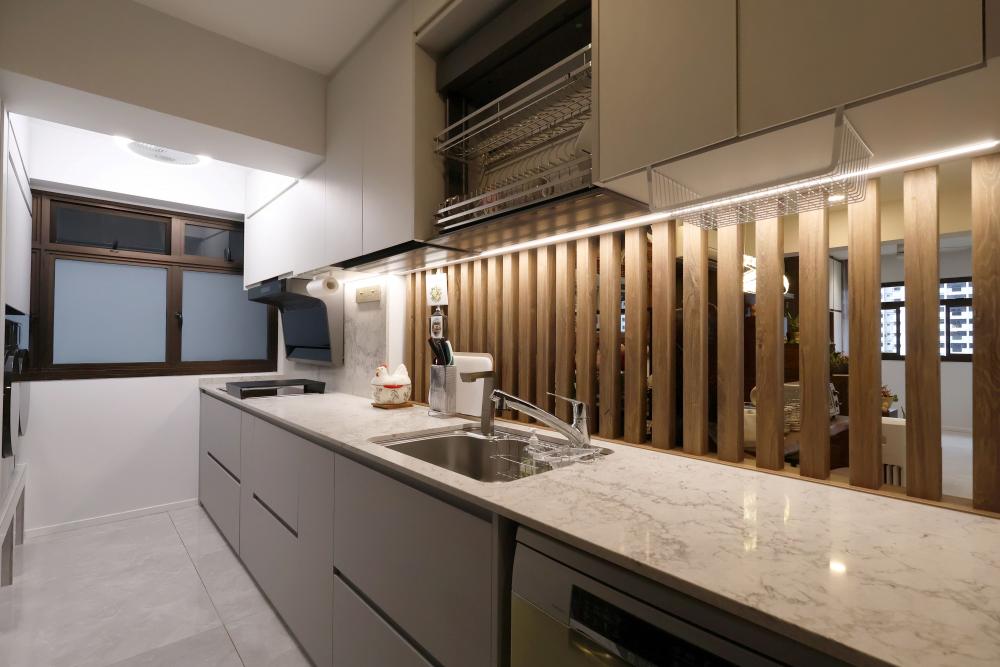 Contemporary Kitchen with Kitchen Accessories and Kitchen Tap