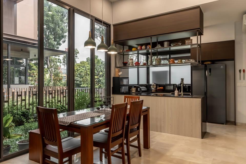 Modern Dining Room with Drop Light and Dining Table